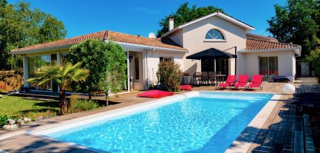 G0136 Plaisant villa with pool in Le Porge