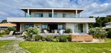 A0300 Beindruckende Villa direkt an der Bucht mit Jacuzzi
