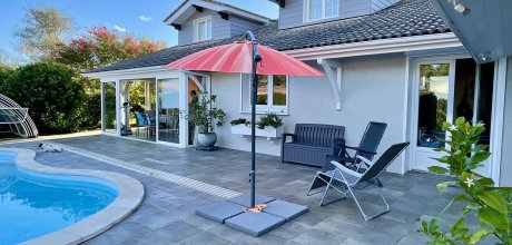 G0138 Cosy holiday house with lovely pool area, terrace and garden