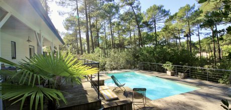 G0275 Holiday house with pool and terrace facing the Golf
