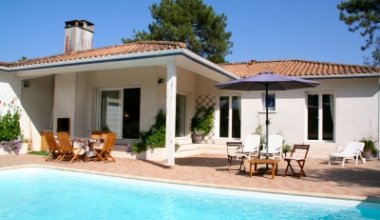 G0274 Ansprechendes Ferienhaus mit Pool im Golfgelände