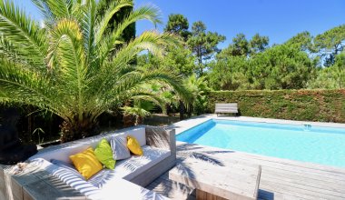 A3691 Charmantes Holzhaus mit großem Pool in Le Canon