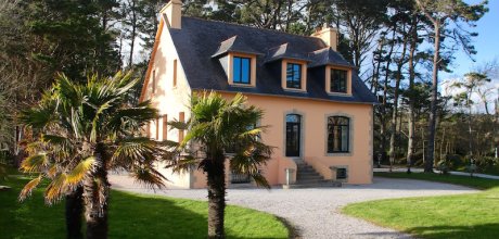 B0021 Beautiful country house on park-like grounds, excellent location with sea views and sauna